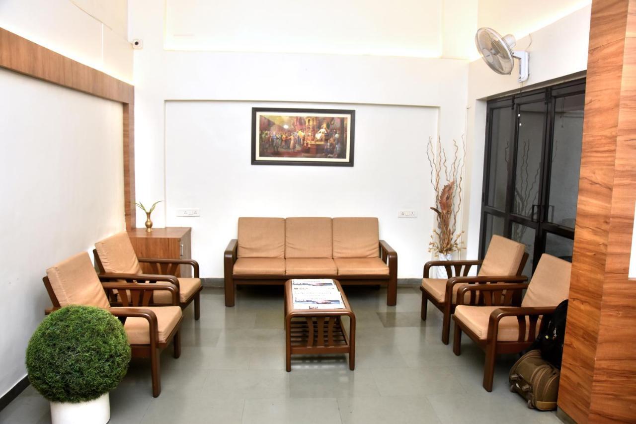 Suraj Hotel Pune Extérieur photo